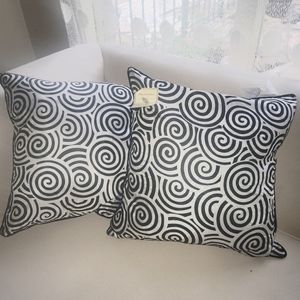 Accent Pillows(2) Feather Filled - 18"x18"